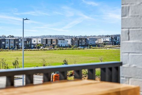 Photo of property in 15/1 Genevieve Lane, Hobsonville, Auckland, 0616