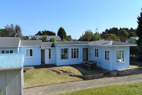 Photo of property in 17 Drake Street, Waikawa Beach, Manakau, 5573