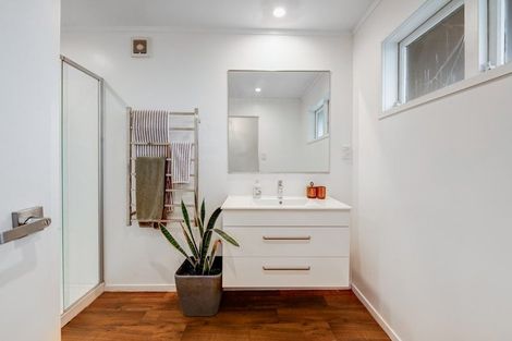 Photo of property in 10 St James Avenue, Helensville, 0800