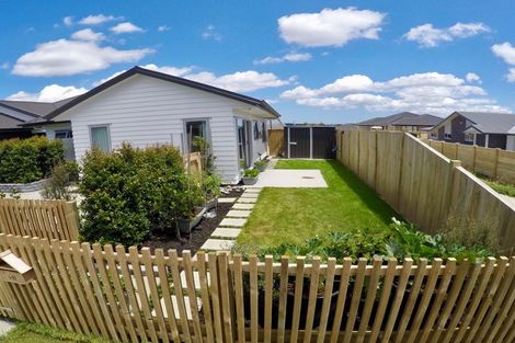 Photo of property in 10 Tilly Lane, Huapai, Kumeu, 0810
