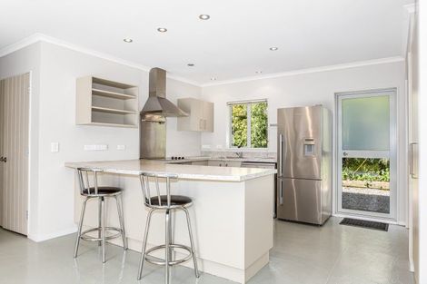 Photo of property in 41-43 Greenaway Road, Waikanae, 5036