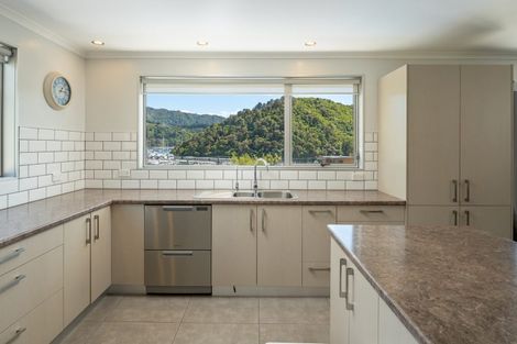 Photo of property in 4a Rutland Street, Picton, 7220