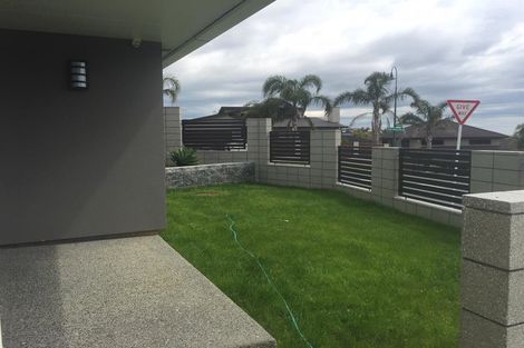 Photo of property in 1 Henriette Place, The Gardens, Auckland, 2105