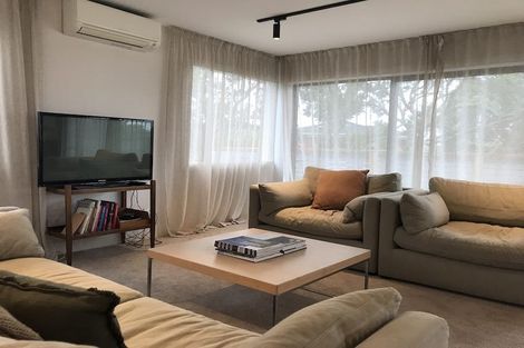 Photo of property in 2 Ravenwood Drive, Forrest Hill, Auckland, 0620