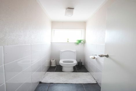 Photo of property in 2a Kurnell Drive, Botany Downs, Auckland, 2010