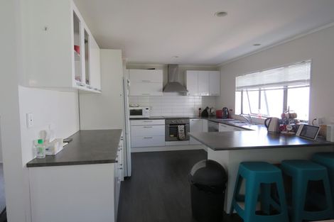 Photo of property in 6 Skybird Place, Glen Eden, Auckland, 0602