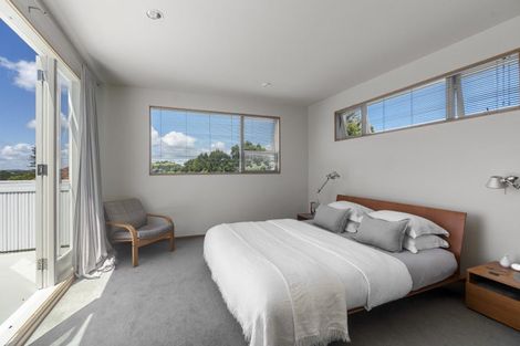 Photo of property in 41 Old Lake Road, Narrow Neck, Auckland, 0624