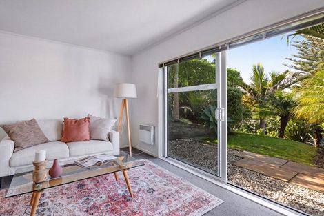 Photo of property in 21 Korotaha Terrace, Rothesay Bay, Auckland, 0630