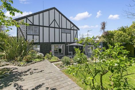 Photo of property in 1/104 Manhattan Heights, Glendene, Auckland, 0602