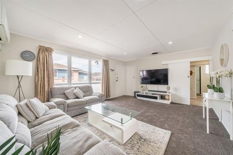 Photo of property in 2/17 Oregon Drive, Maoribank, Upper Hutt, 5018