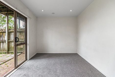 Photo of property in Lakeview Terrace, 17/14 Ambrico Place, New Lynn, Auckland, 0600