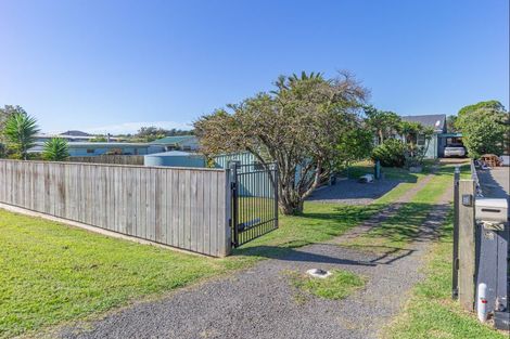 Photo of property in 22 Kent Avenue, Waitarere Beach, Levin, 5510