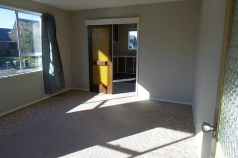Photo of property in 2/27 Juniper Place, Burnside, Christchurch, 8053