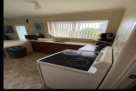 Photo of property in 1/86 Lincoln Park Avenue, Massey, Auckland, 0614