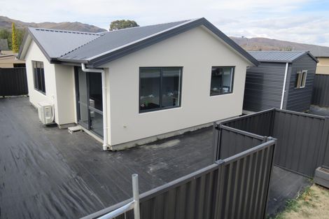 Photo of property in 2 Wicklow Street, Cromwell, 9310