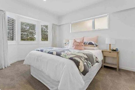 Photo of property in 24 Otakau Road, Milford, Auckland, 0620