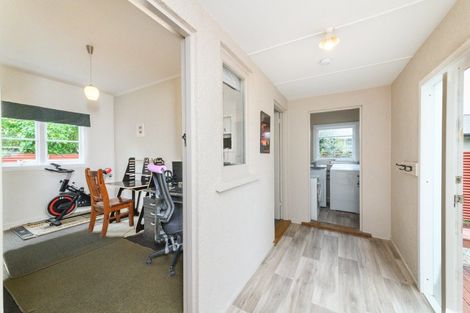 Photo of property in 33 Knowles Street, Terrace End, Palmerston North, 4410