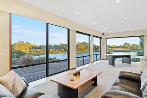 Photo of property in 111 Riverland Road, Kumeu, 0892