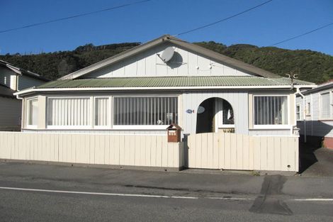 Photo of property in 133 Marine Parade, Eastbourne, Lower Hutt, 5013