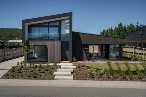 Photo of property in 16 Robrosa Street, Wanaka, 9305