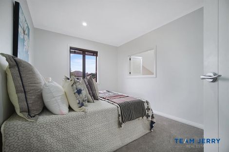 Photo of property in 27 Bridgefield Crescent, Flat Bush, Auckland, 2016