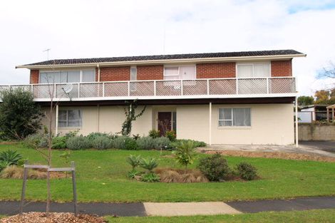 Photo of property in 18 Bert Wilson Place, Cockle Bay, Auckland, 2014
