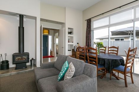 Photo of property in 52 Orotu Drive, Poraiti, Napier, 4112