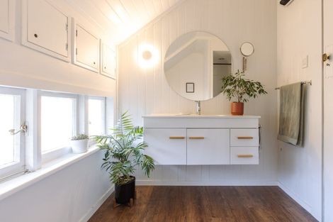 Photo of property in 2 Selwyn Road, Lyttelton, 8082