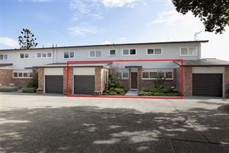 Photo of property in 3/29 Pupuke Road, Takapuna, Auckland, 0622