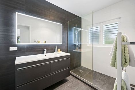 Photo of property in 16 Andrea Place, Sunnyhills, Auckland, 2010