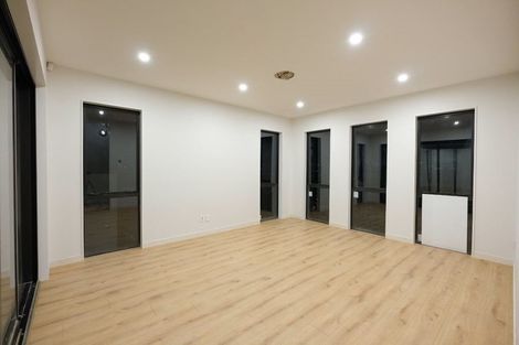 Photo of property in 152 Arran Point Parade, Orewa, 0931