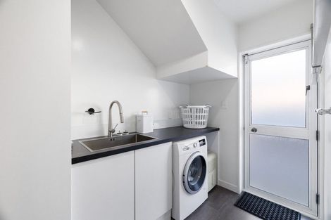 Photo of property in 2/195 Memorial Avenue, Burnside, Christchurch, 8053