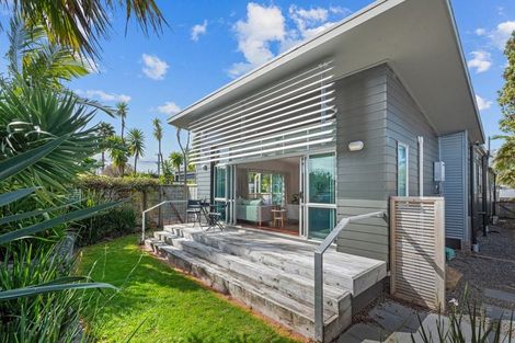 Photo of property in 2/2 Salem Place, Torbay, Auckland, 0630