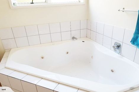 Photo of property in 9 Burnside Court, Rosedale, Auckland, 0632