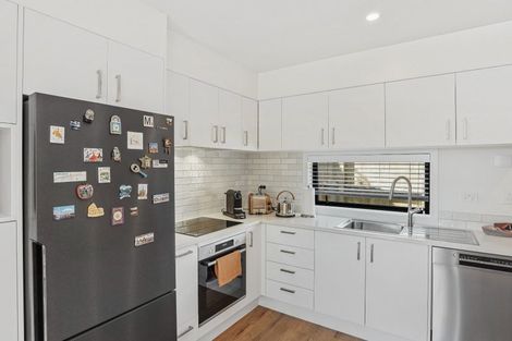 Photo of property in 9/35 Garadice Road, Rothesay Bay, Auckland, 0630