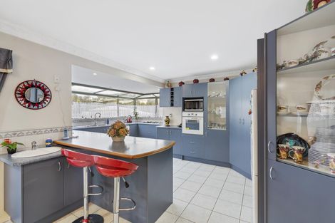 Photo of property in 12 Pistachio Place, Goodwood Heights, Auckland, 2105