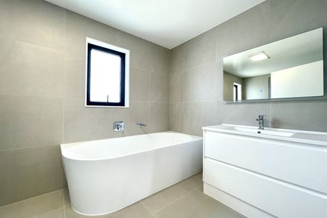 Photo of property in 6 Vanbrugh Place, Bucklands Beach, Auckland, 2014