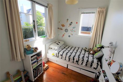 Photo of property in 6 Raymond Street, Point Chevalier, Auckland, 1022