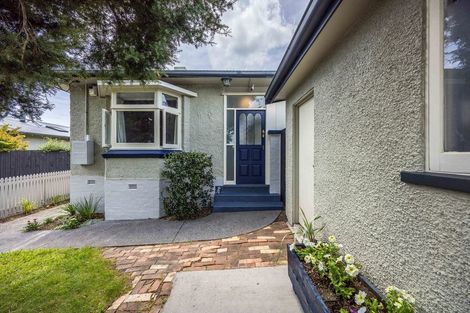 Photo of property in 8 Craigbank Avenue, New Lynn, Auckland, 0600