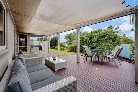 Photo of property in 37 Greenfield Drive, Western Heights, Hamilton, 3200