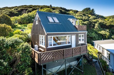 Photo of property in 32 Cluny Road, Plimmerton, Porirua, 5026