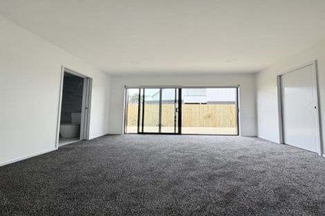 Photo of property in 12e Elcoat Avenue, Te Atatu South, Auckland, 0610