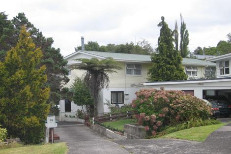 Photo of property in 2/16 Sunhaven Avenue, Glenfield, Auckland, 0629