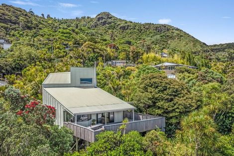 Photo of property in 117 Seaview Road, Piha, New Lynn, 0772