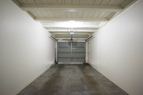 Photo of property in The Haven, 5/120 Beach Haven Road, Beach Haven, Auckland, 0626