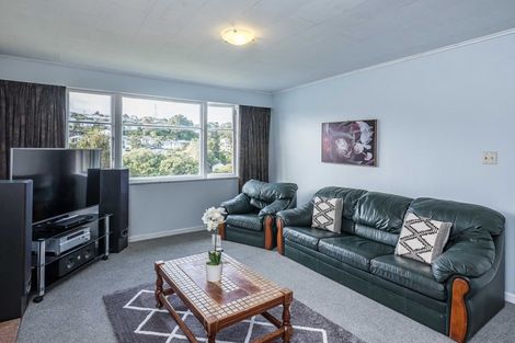 Photo of property in 123 Newlands Road, Newlands, Wellington, 6037