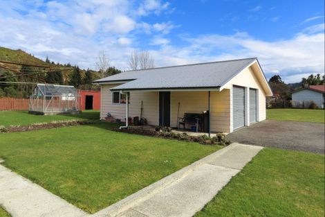 Photo of property in 97-104 Broadway, Reefton, 7830