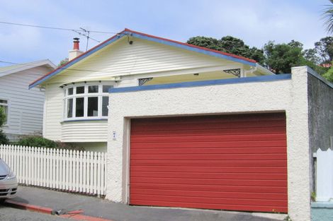 Photo of property in 7 Vennell Street, Brooklyn, Wellington, 6021