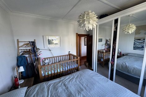 Photo of property in 16 Hungerford Road, Lyall Bay, Wellington, 6022