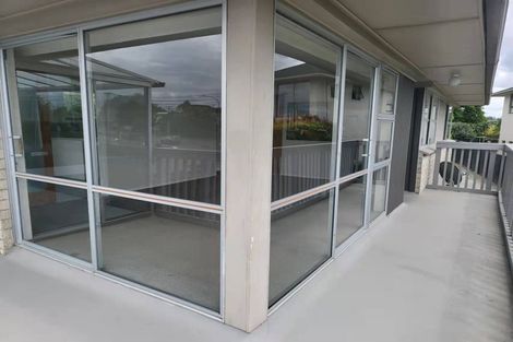 Photo of property in 832 East Coast Road, Oteha, Auckland, 0630